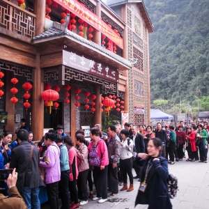 �οͷ������  ��ɫ�����γʬF(xi��n)���l(f��)ʽ���L(zh��ng)