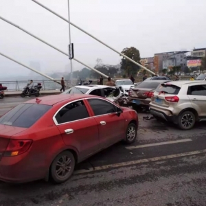 �ٿ�����ɫ�|�Ϙ���܇�B�h(hu��n)��ײ���¹��������@��.....